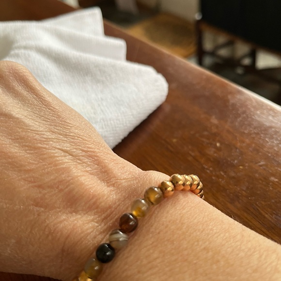 Chic Gold and Black Beaded Bracelet - Picture 3 of 4
